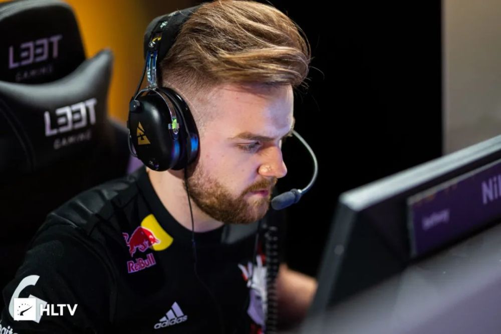 库里以低频 库里以低频